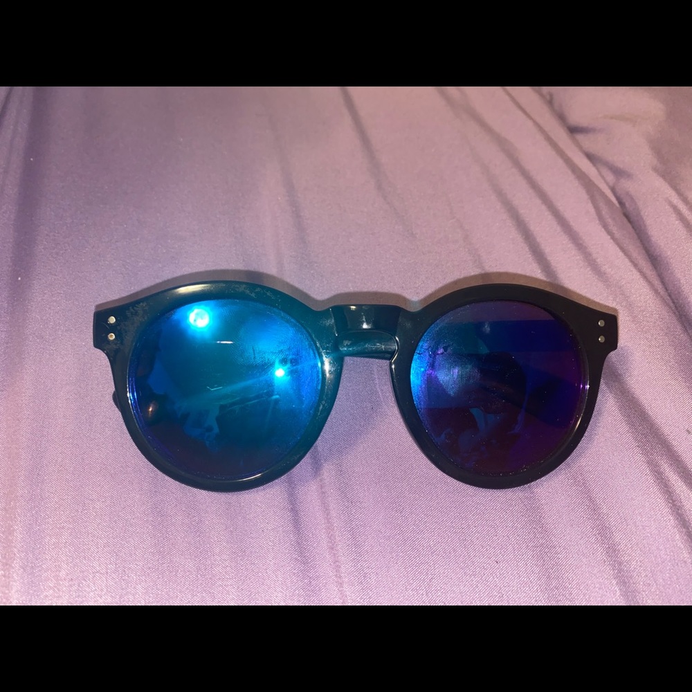 Black sunglasses